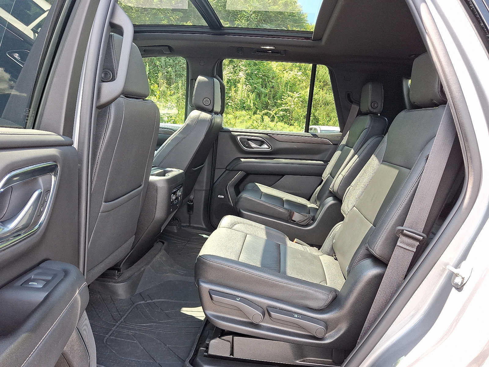 Used 2023 Chevrolet Tahoe Z71 w/ Luxury Package AWD/4WD image 10
