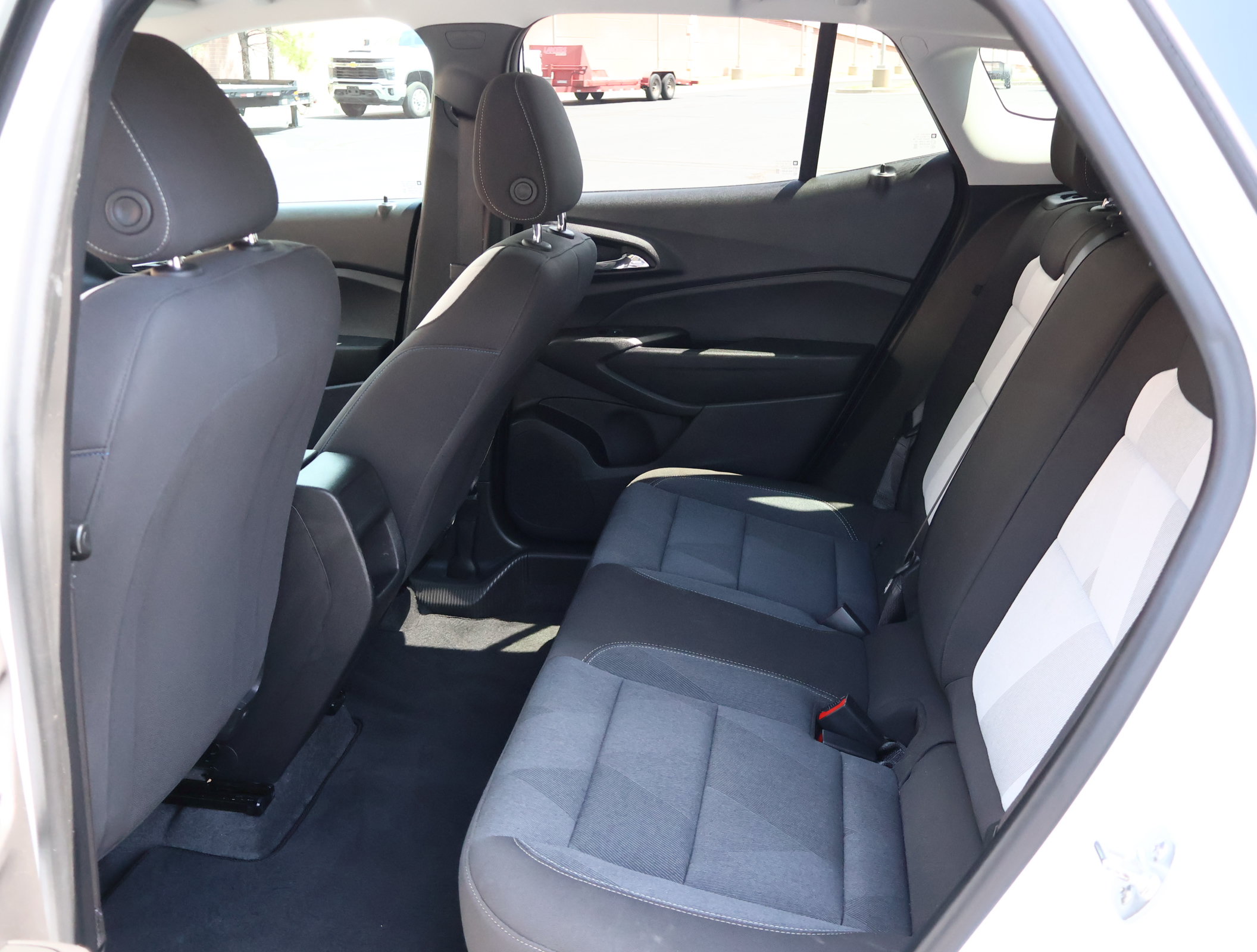 Used 2025 Chevrolet Trax LS w/ LS Convenience Package FWD image 17
