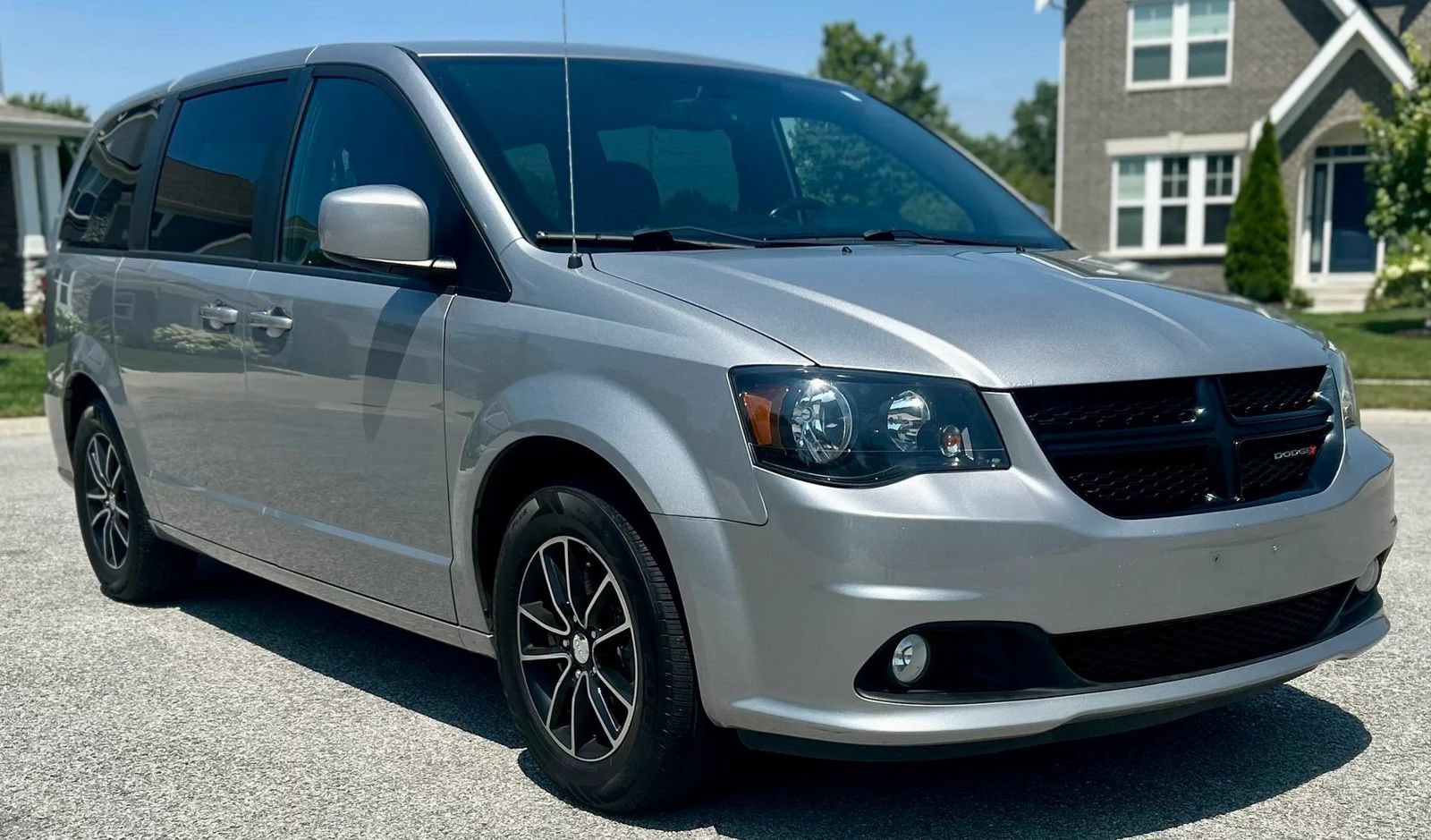 Used 2018 Dodge Grand Caravan SE FWD image 1