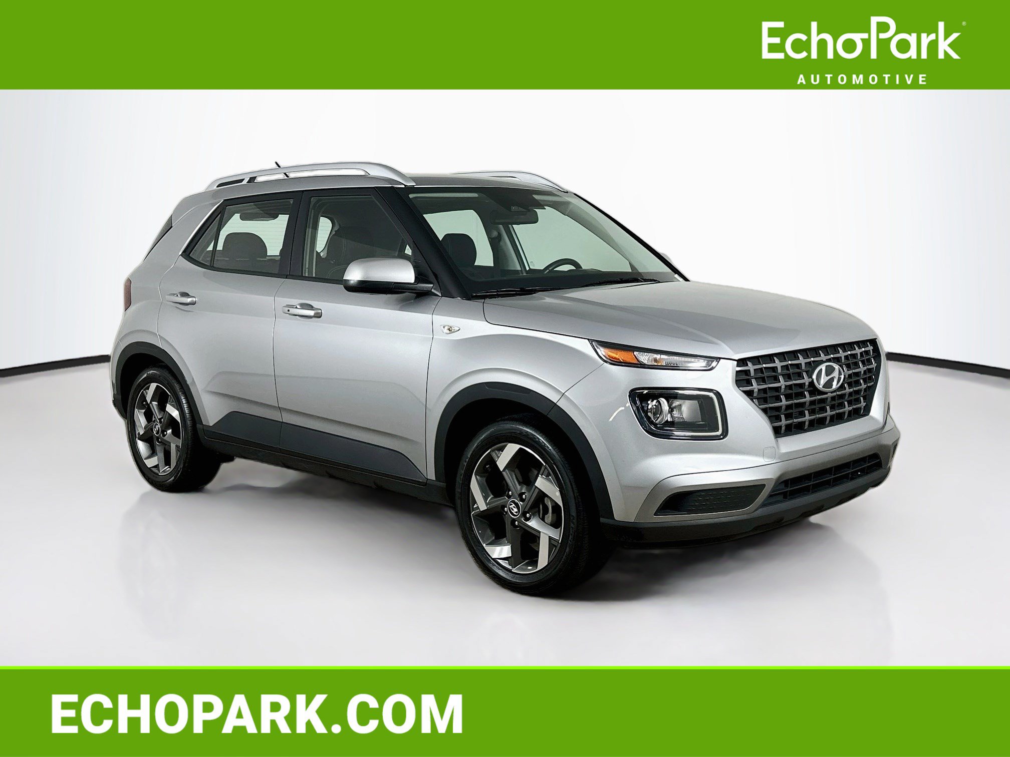 Used 2025 Hyundai Venue SEL FWD image 1