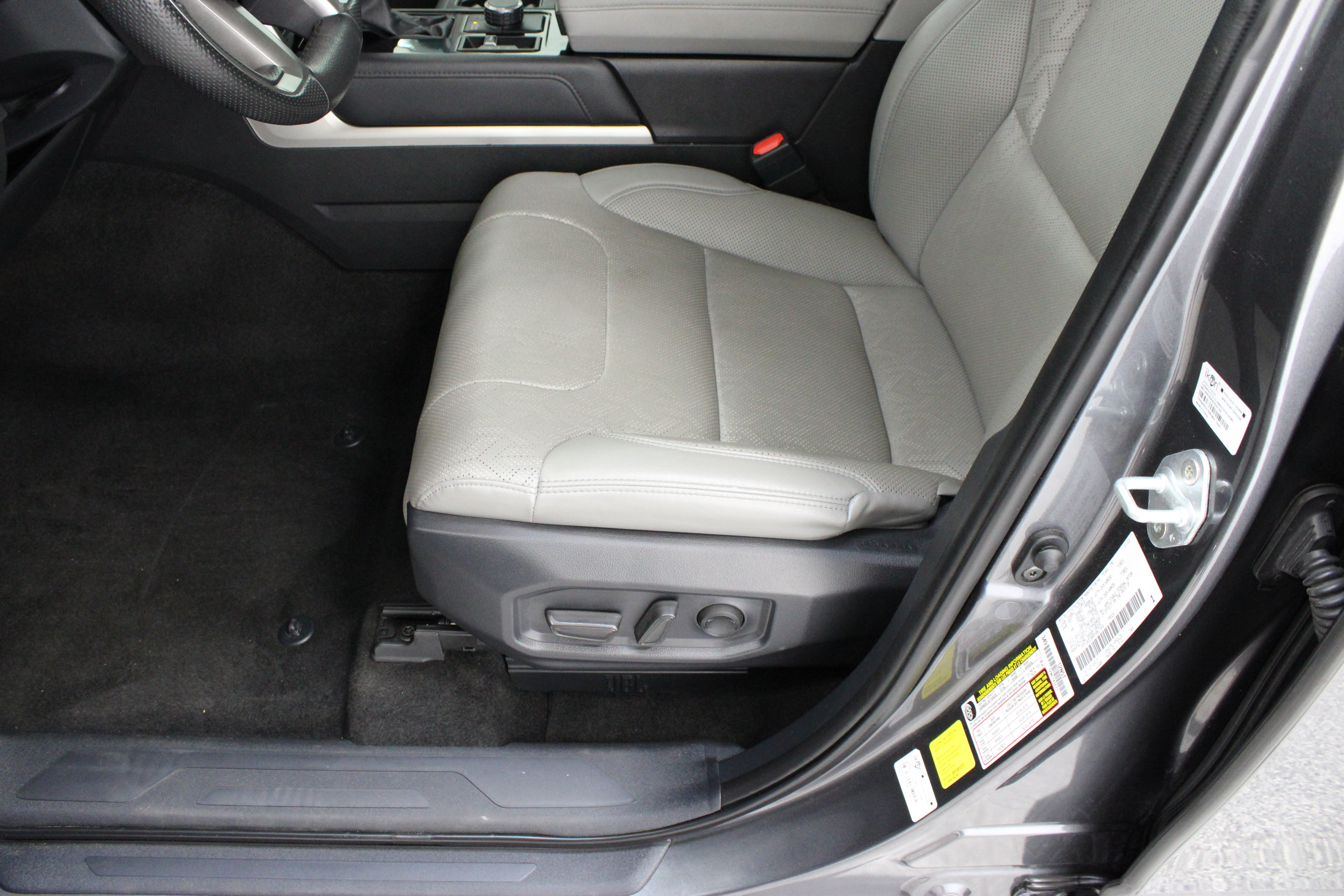 Used 2023 Toyota Tundra Limited AWD/4WD image 16