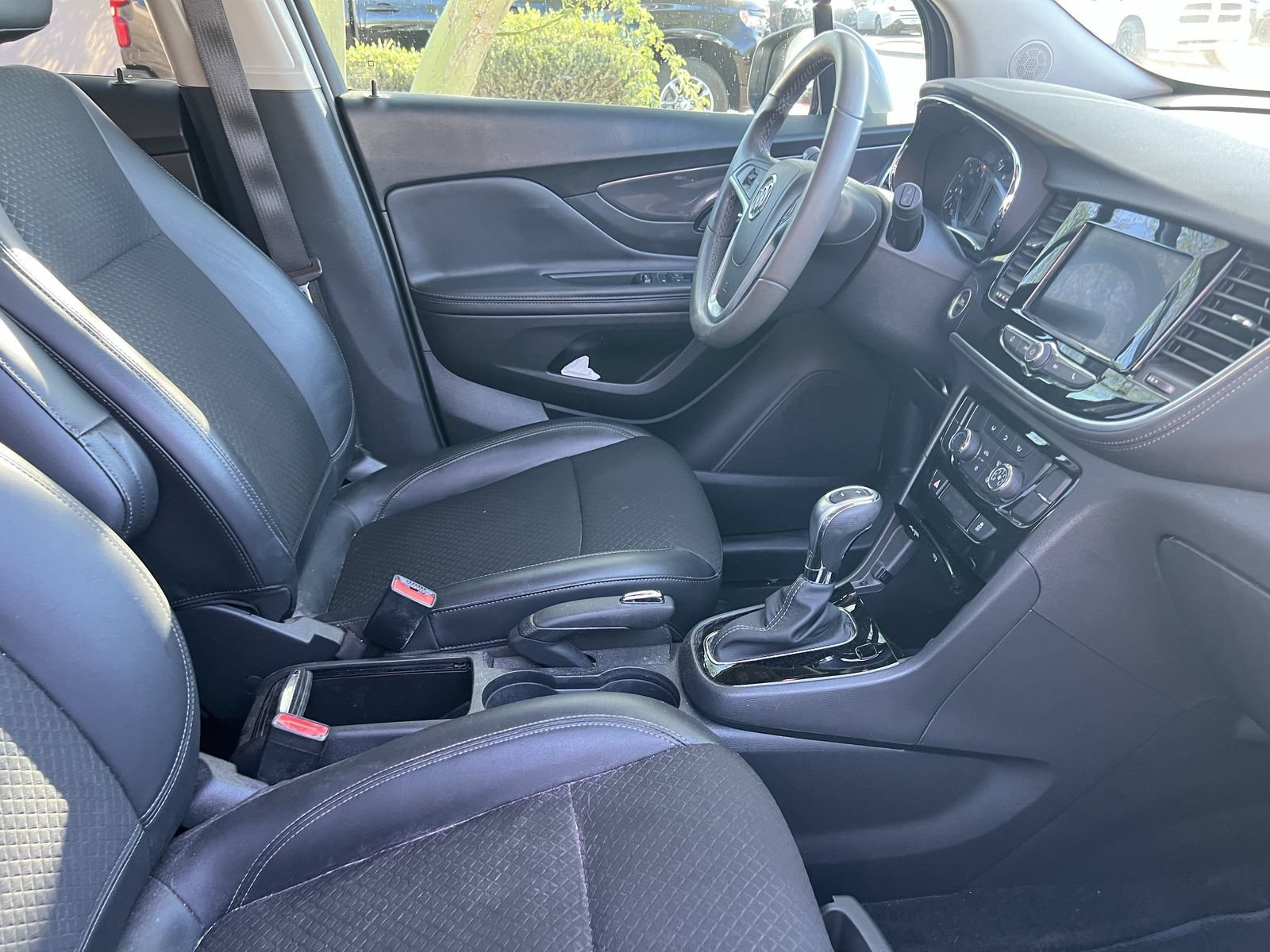 Used 2022 Buick Encore Preferred w/ Safety Package FWD image 4