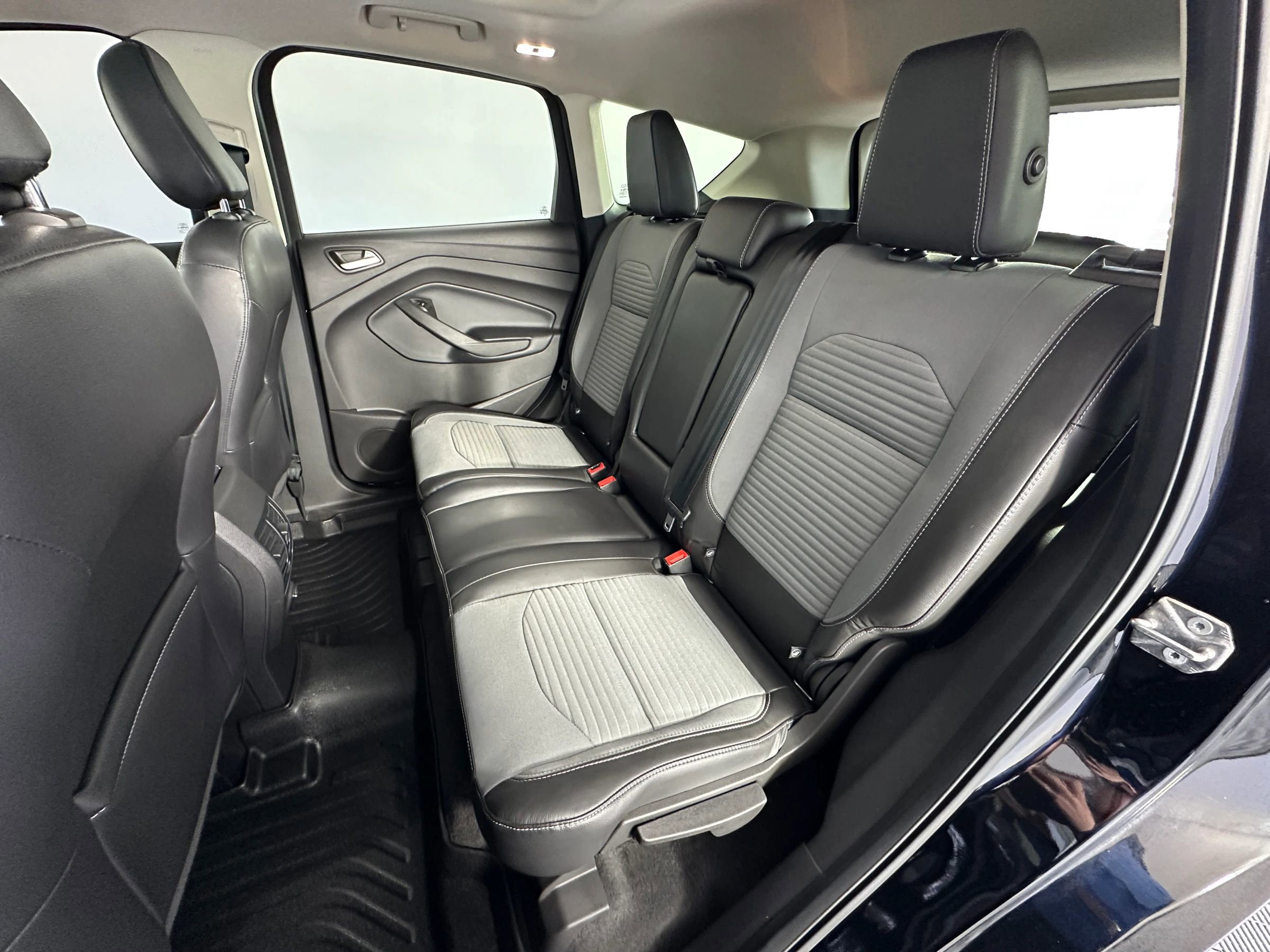 Used 2018 Ford Escape SE w/ Ford Safe & Smart Package AWD/4WD image 36