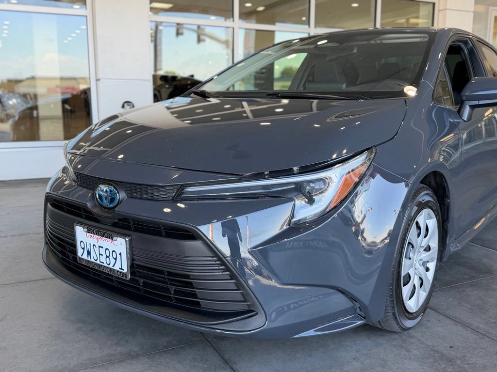 Used 2023 Toyota Corolla LE w/ Carpet Mat Package (TMS) FWD image 3