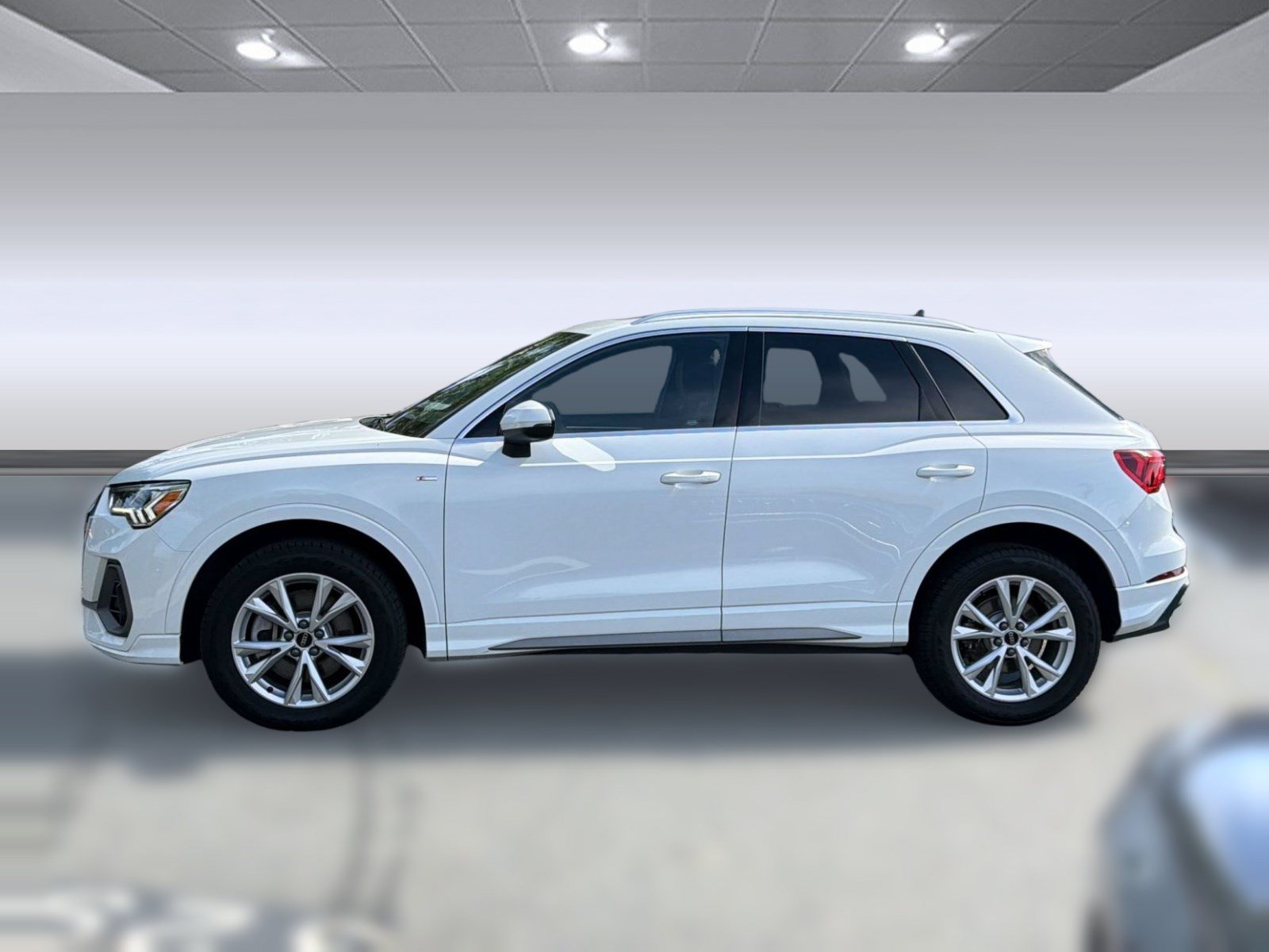 Used 2024 Audi Q3 2.0T Premium w/ Convenience Package AWD/4WD image 2