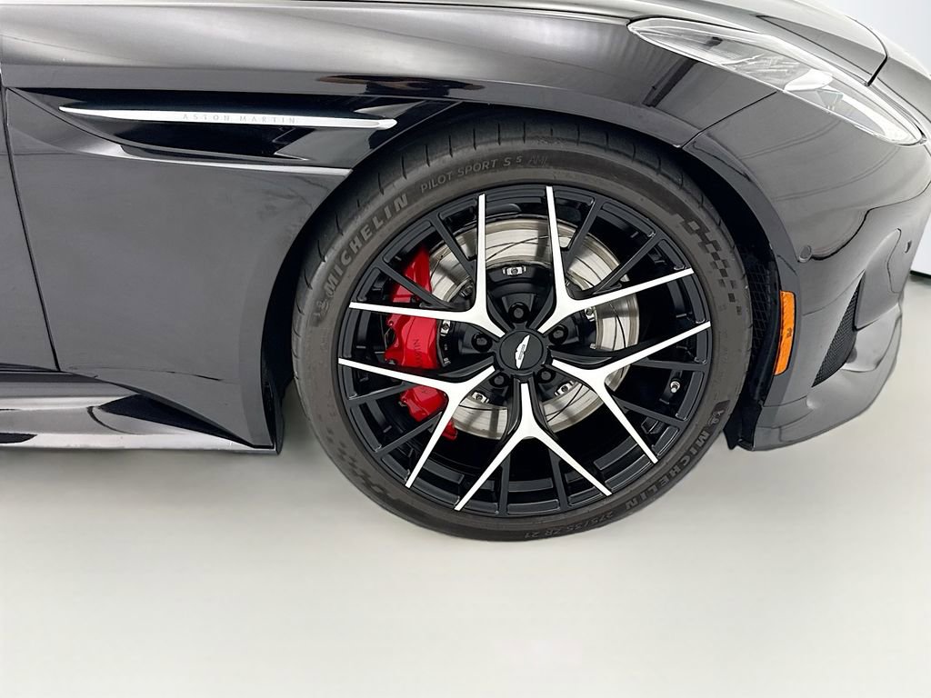 Used 2025 Aston Martin DB12 Coupe RWD image 29