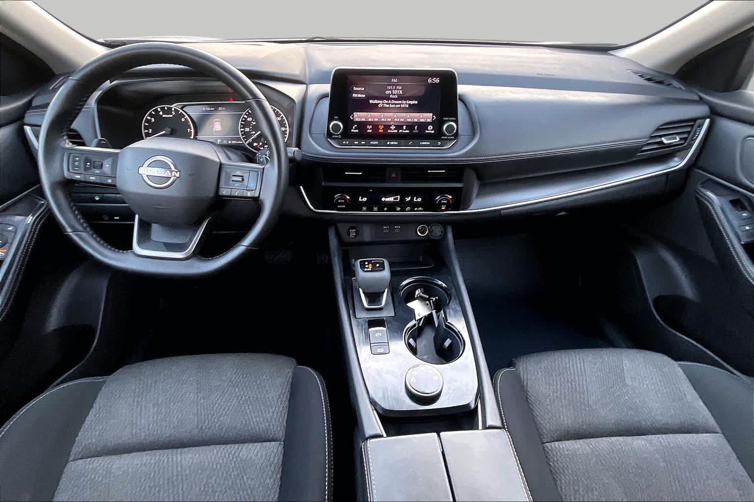 Used 2025 Nissan Rogue SV AWD/4WD image 15