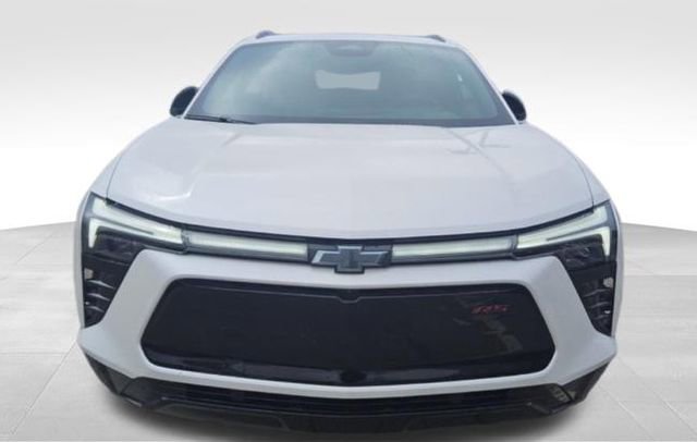 Used 2025 Chevrolet Blazer EV RS AWD/4WD image 2