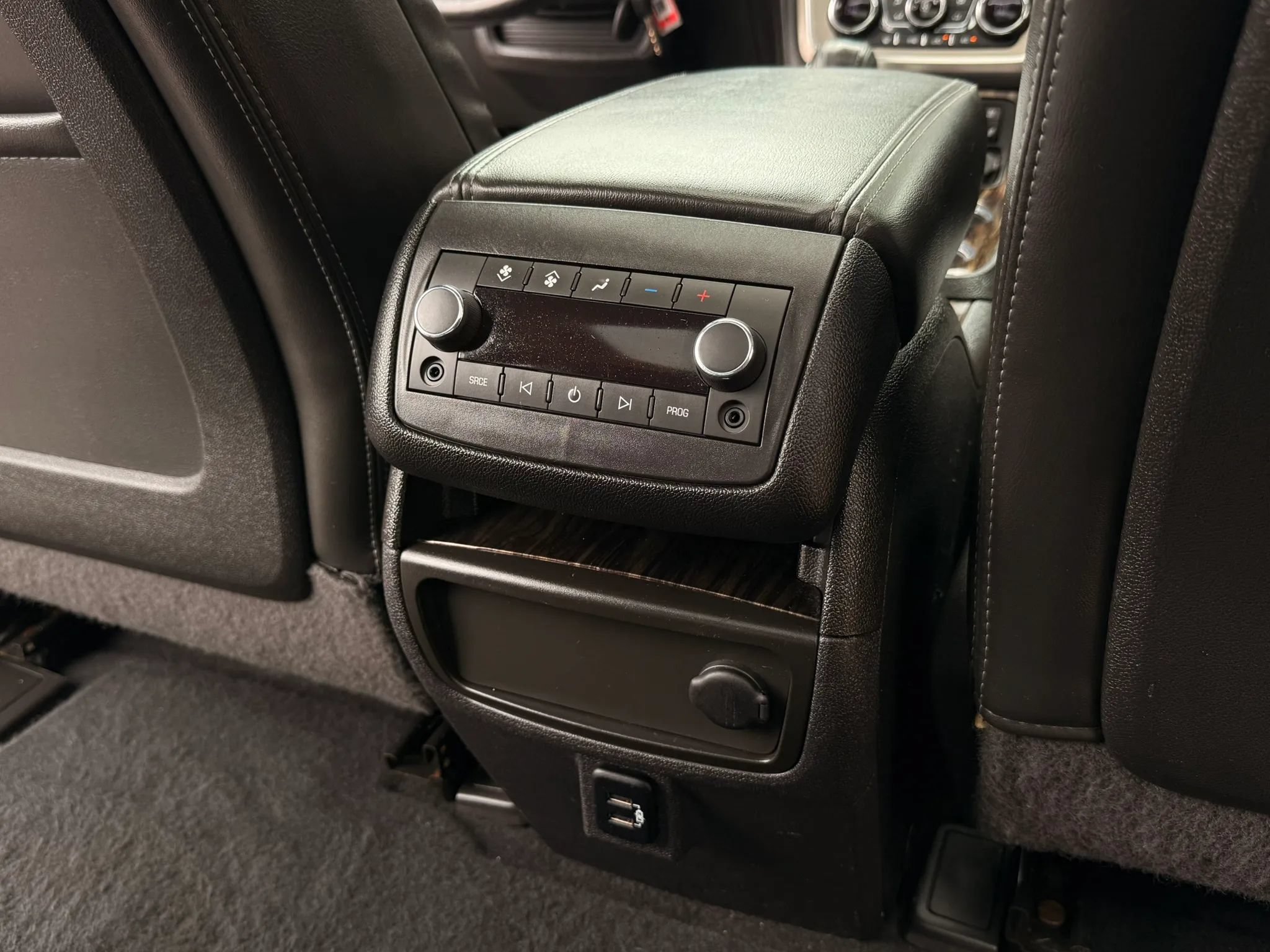Used 2016 GMC Acadia Denali AWD/4WD image 14