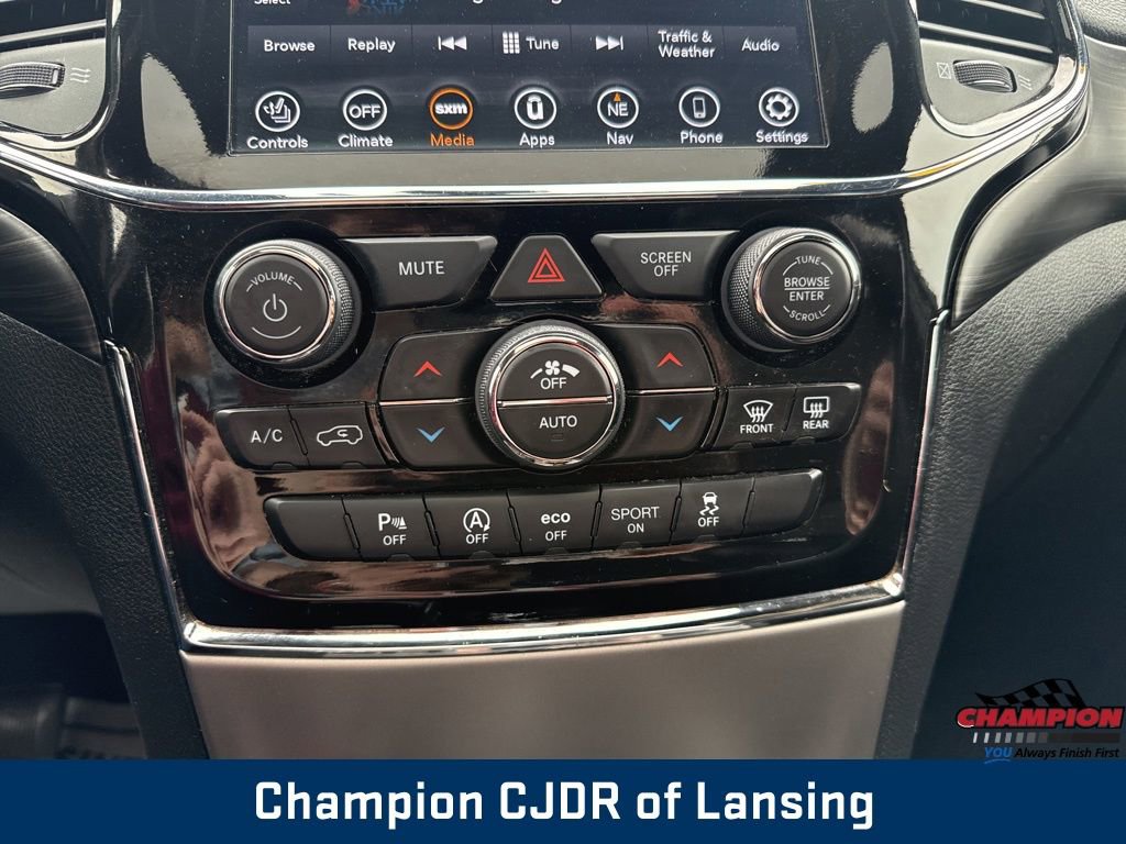 Used 2022 Jeep Grand Cherokee Laredo X AWD/4WD image 31