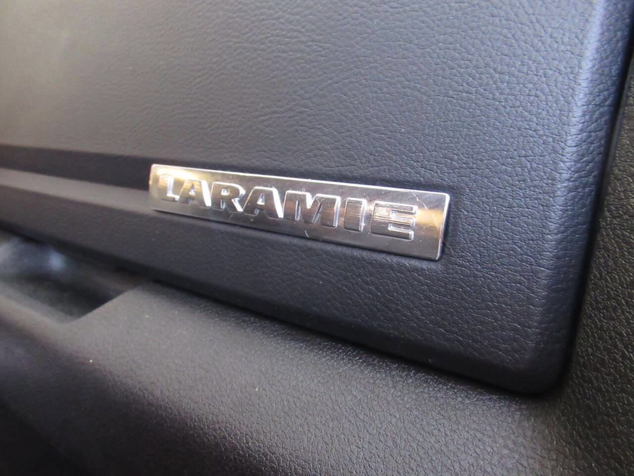 Used 2016 RAM 3500 Laramie image 13
