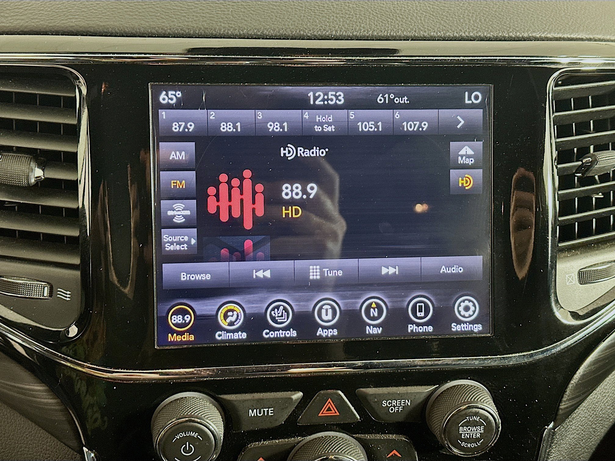 Used 2020 Jeep Grand Cherokee Laredo w/ Laredo X Package image 21