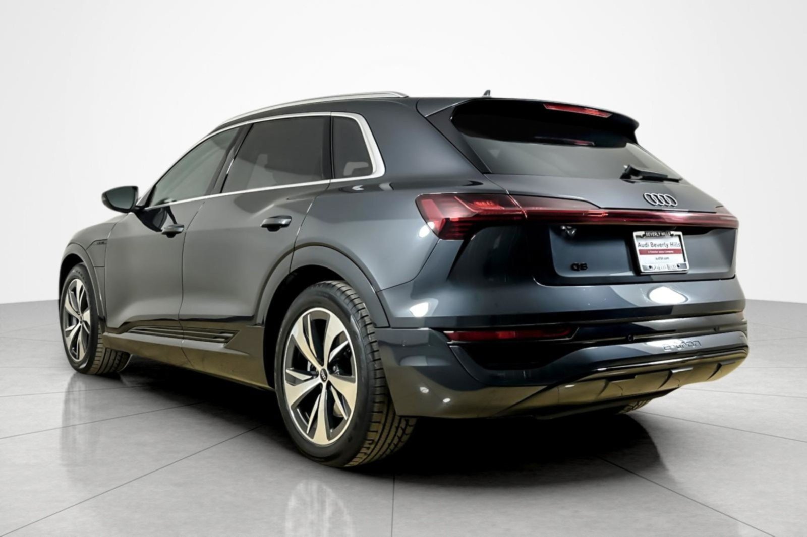 Used 2024 Audi Q8 e-tron Premium Plus w/ Premium Plus Package AWD/4WD image 3