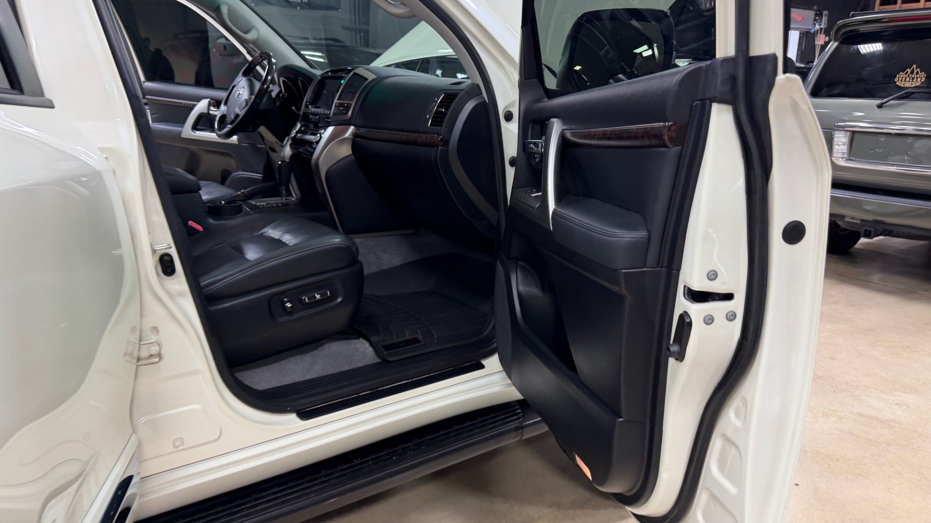 Used 2014 Toyota Land Cruiser AWD/4WD image 26