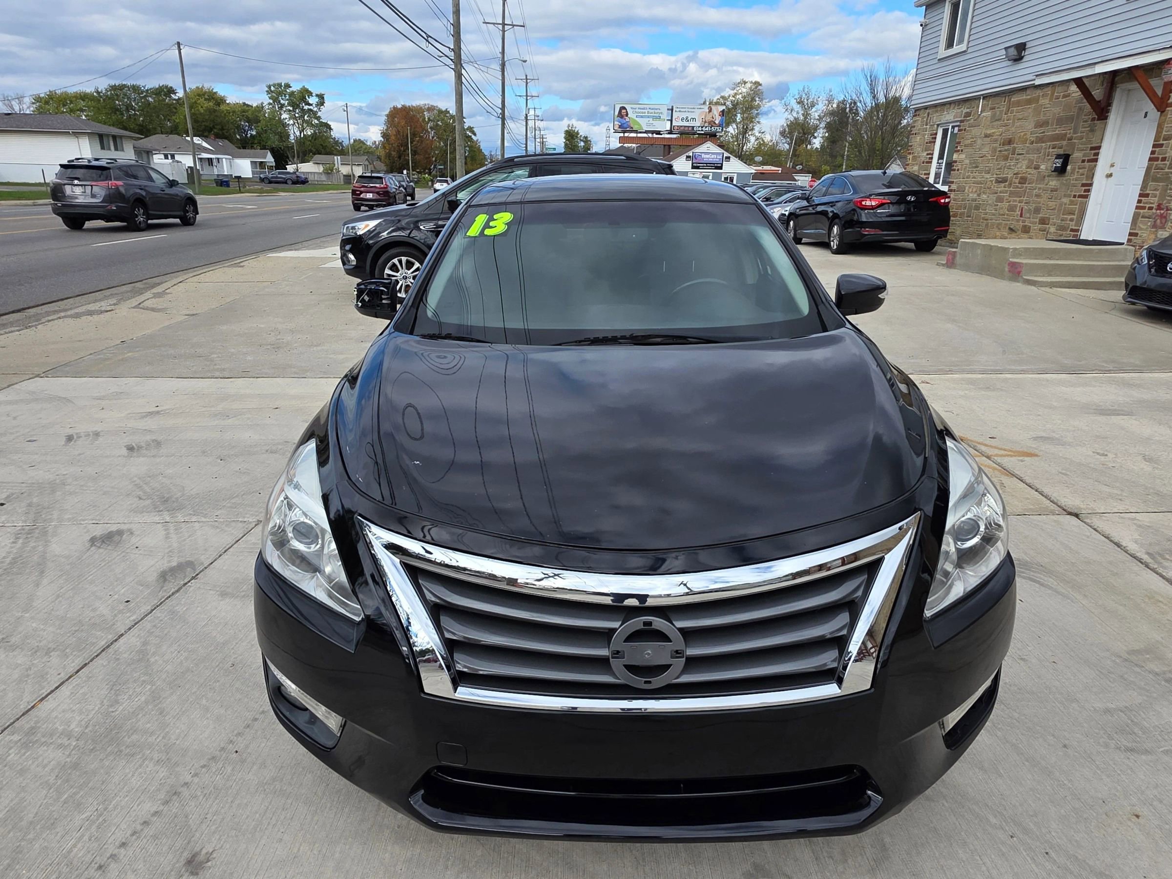 Used 2013 Nissan Altima 2.5 SL w/ Technology Pkg FWD image 2