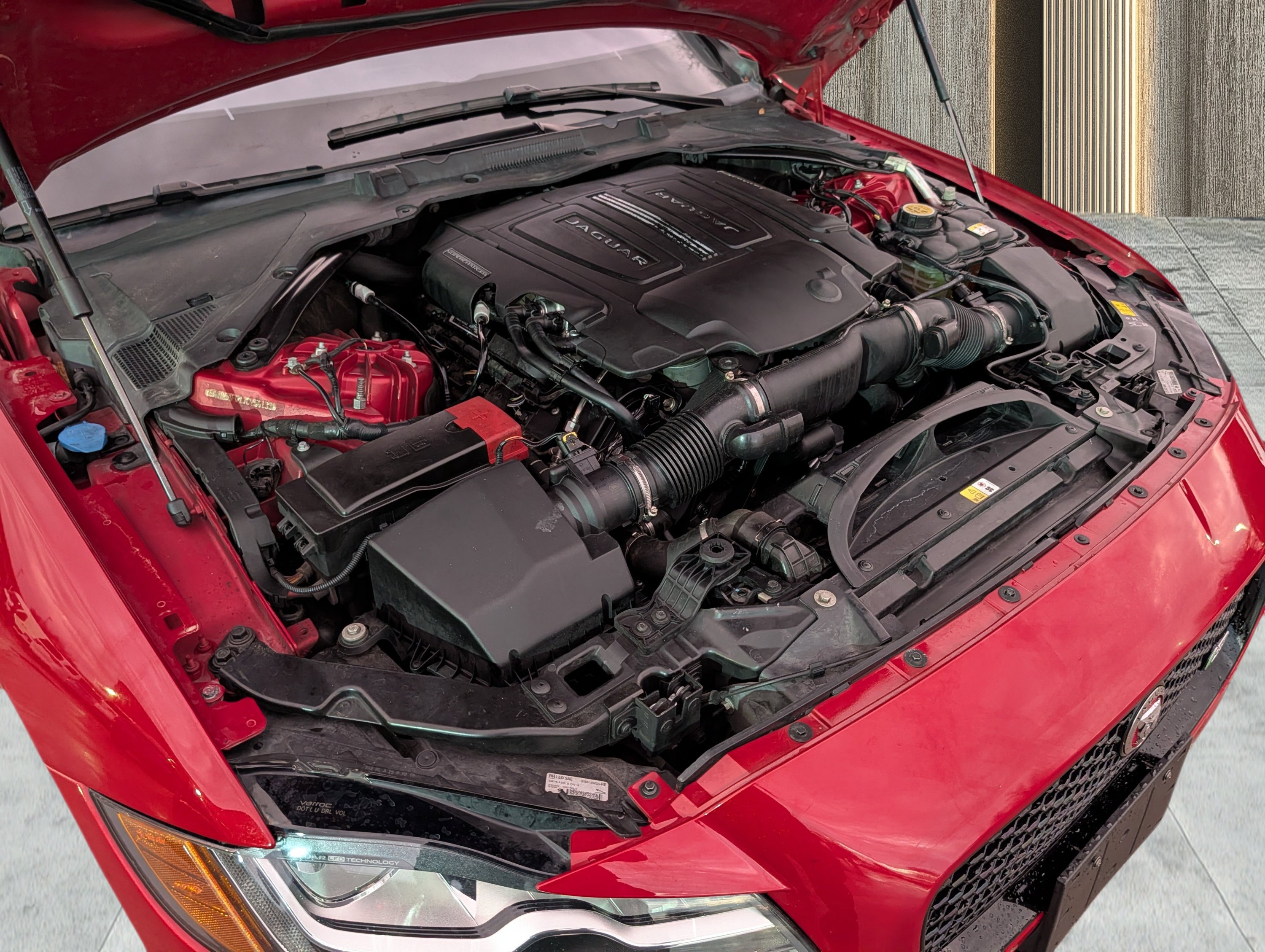 Used 2018 Jaguar XF S RWD image 79