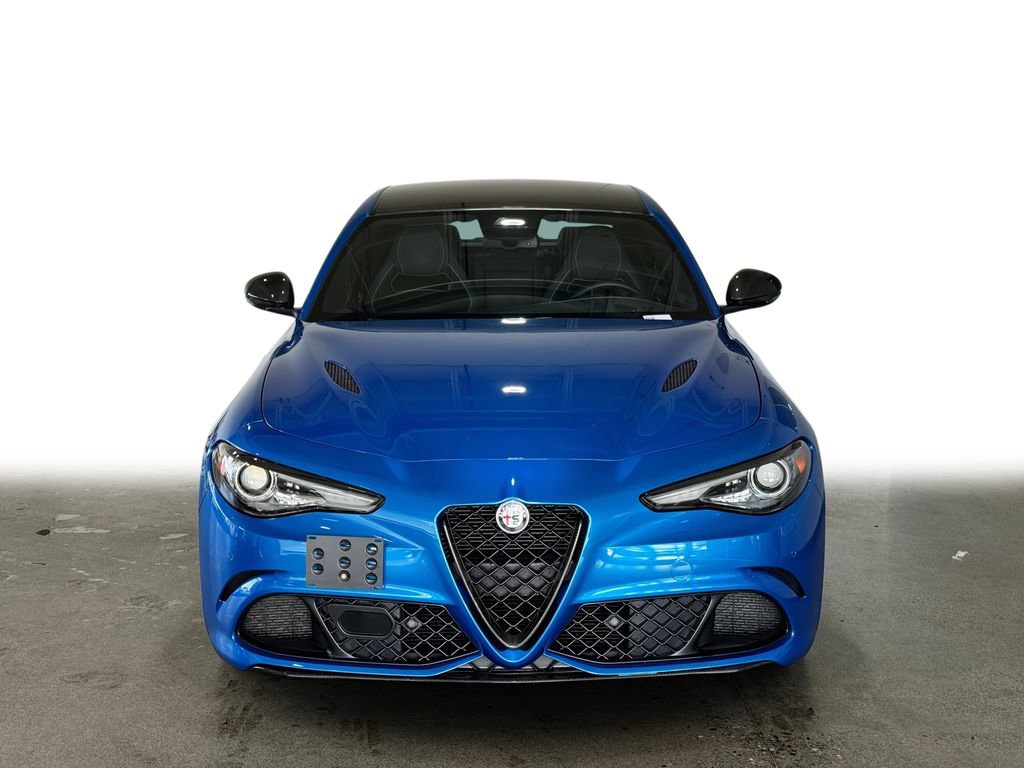Used 2020 Alfa Romeo Giulia Quadrifoglio image 2