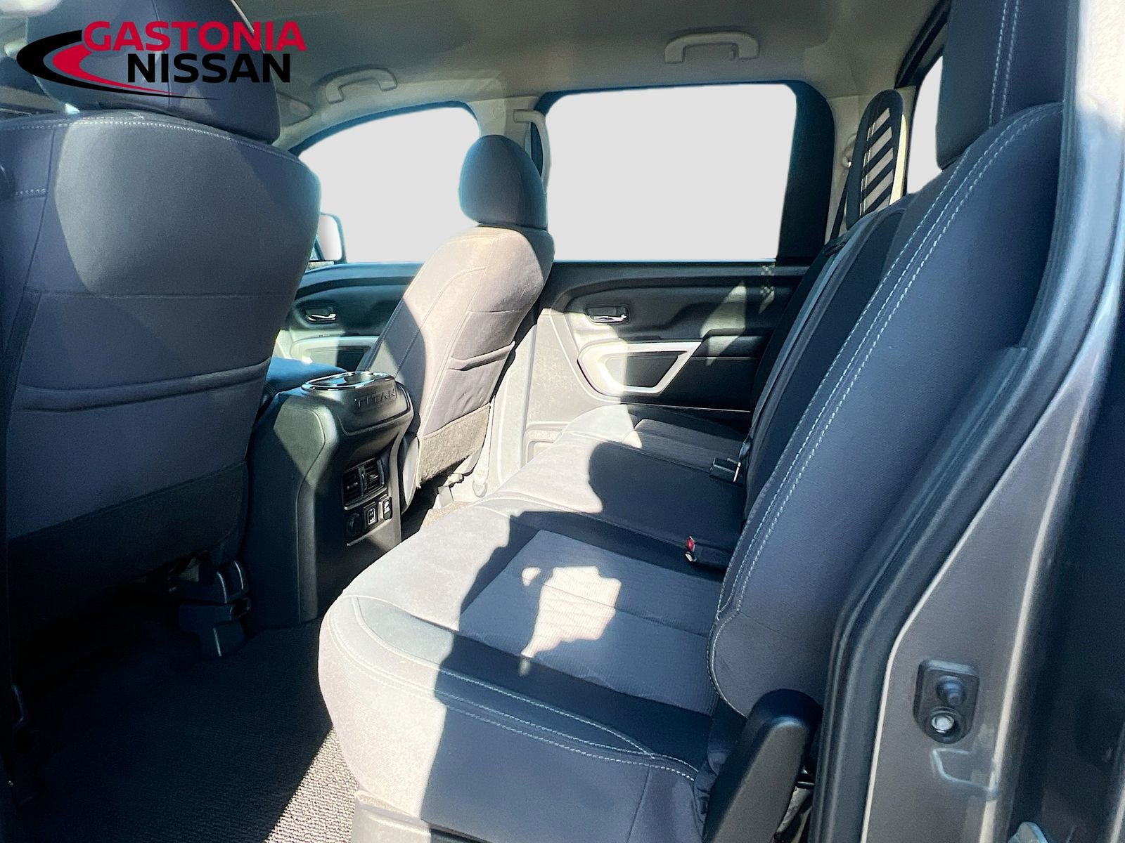 Used 2021 Nissan Titan SV w/ SV Convenience Package image 33