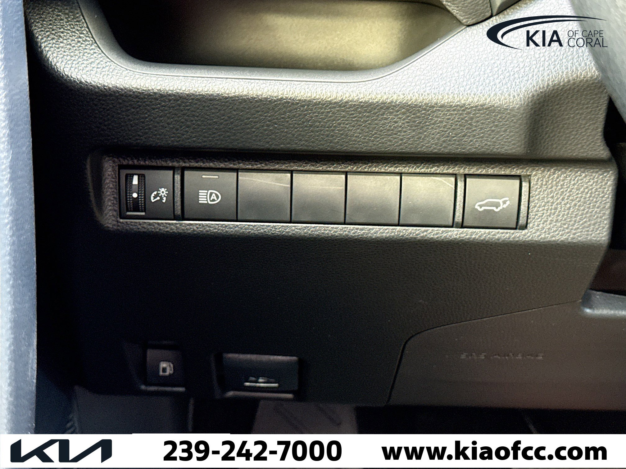 Used 2025 Toyota RAV4 XLE w/ Convenience Package image 35