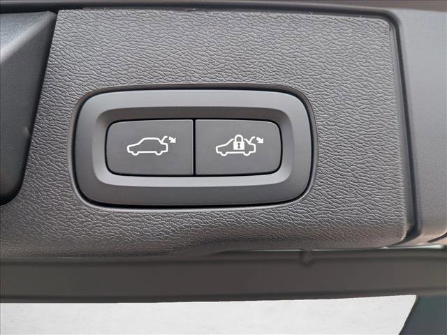 Used 2025 Volvo XC60 B5 Ultra w/ Protection Package Premier image 6