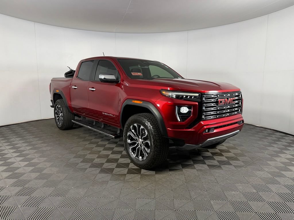 Used 2025 GMC Canyon Denali AWD/4WD image 4
