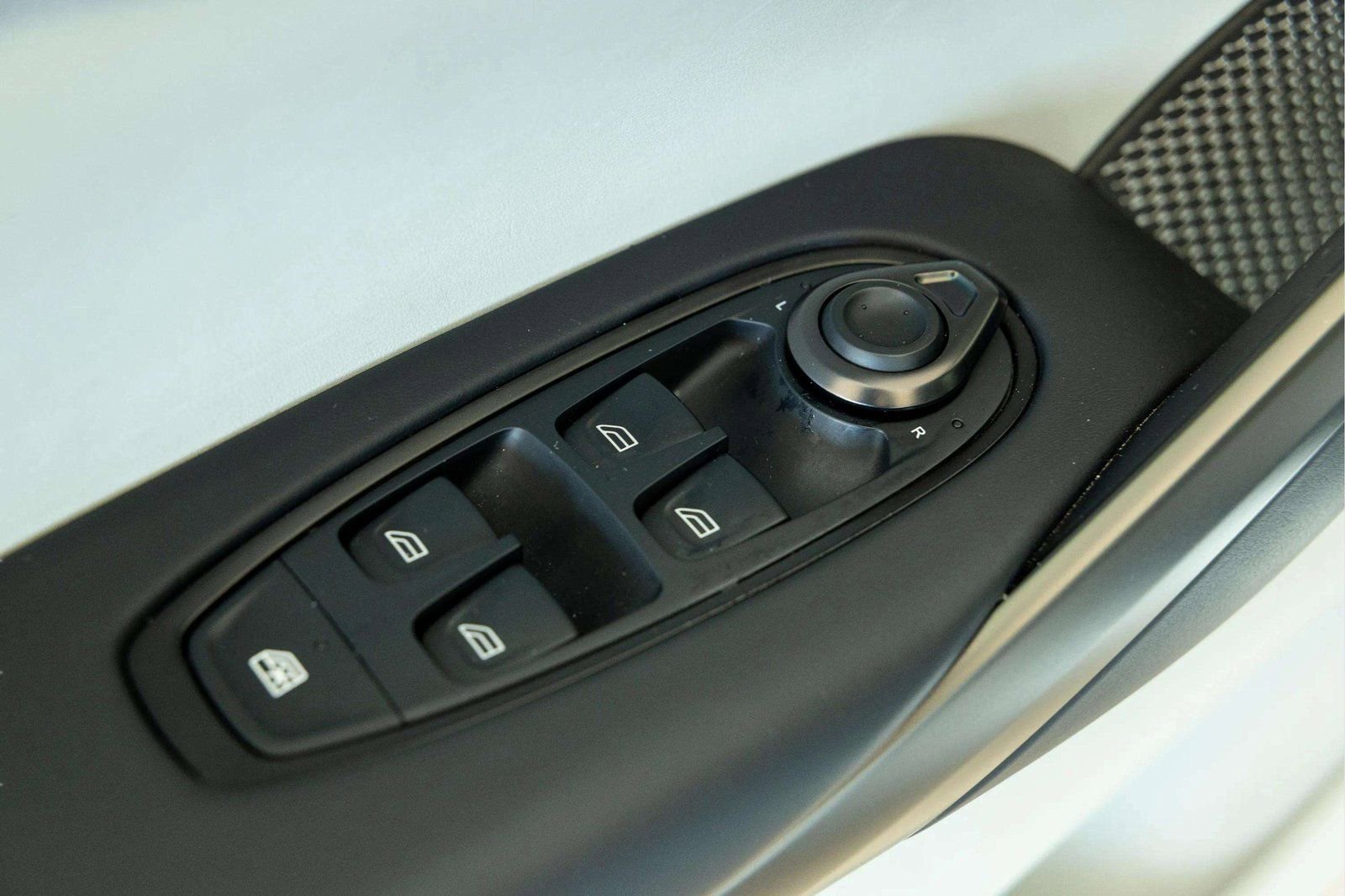 Used 2025 Aston Martin DBX 707 image 20