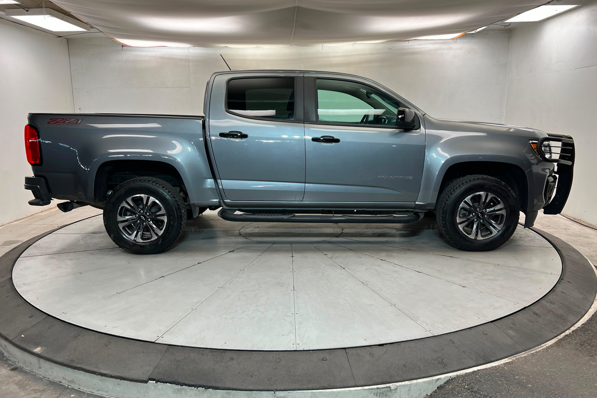 Used 2021 Chevrolet Colorado Z71 w/ Safety Package AWD/4WD image 7
