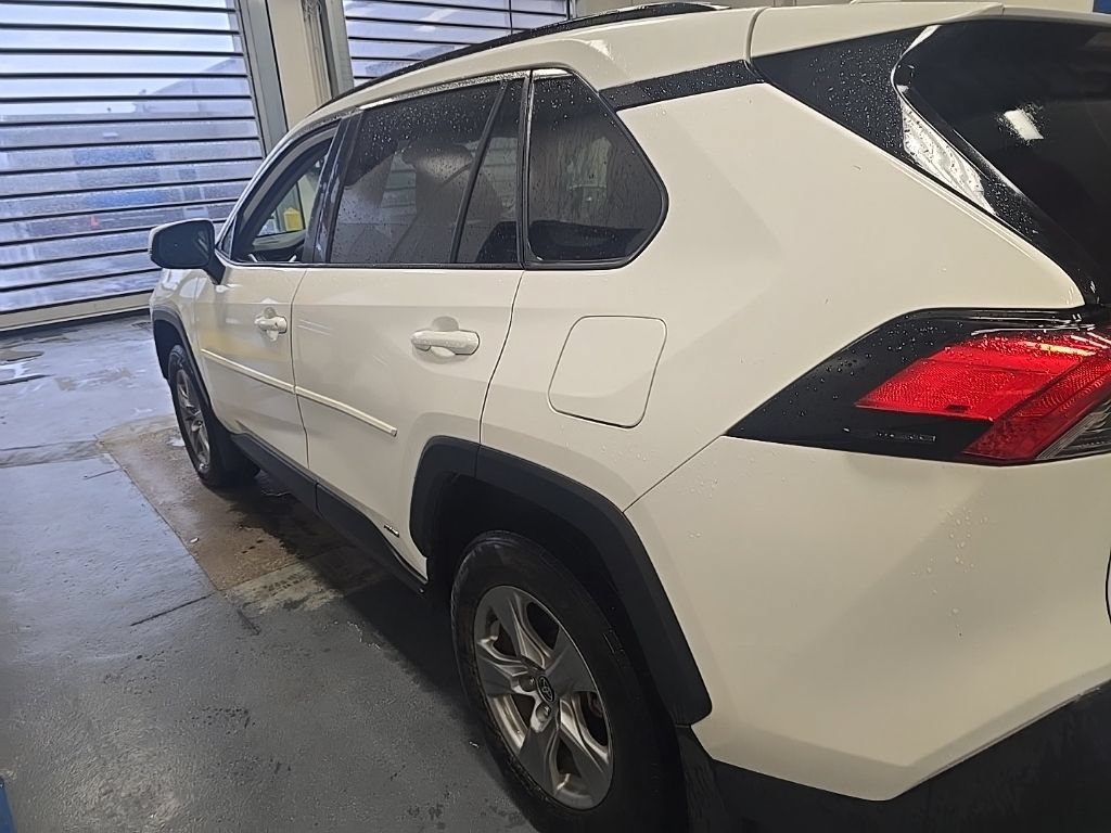 Used 2022 Toyota RAV4 XLE w/ Convenience Package AWD/4WD image 5
