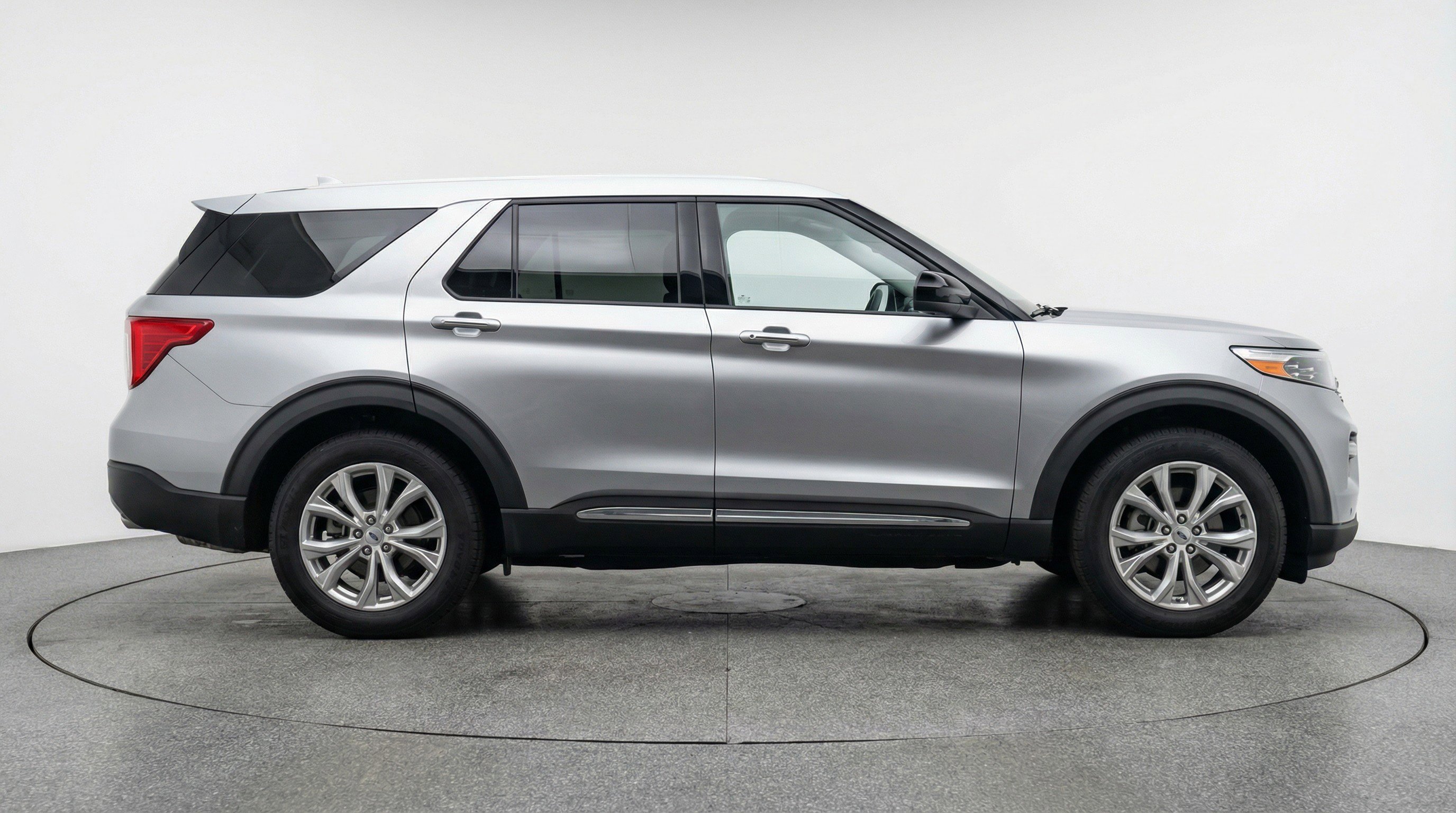 Used 2024 Ford Explorer Limited image 11