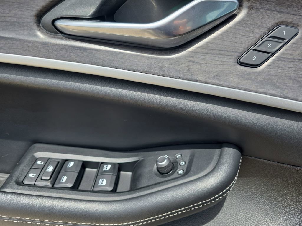 Used 2024 Jeep Grand Cherokee Limited AWD/4WD image 28