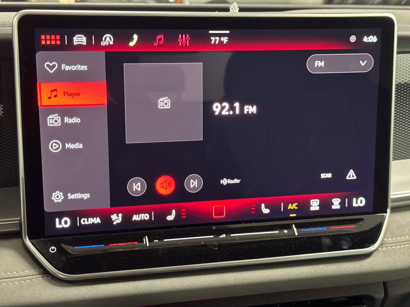 New 2026 Volkswagen Tiguan SE R-Line AWD/4WD image 17