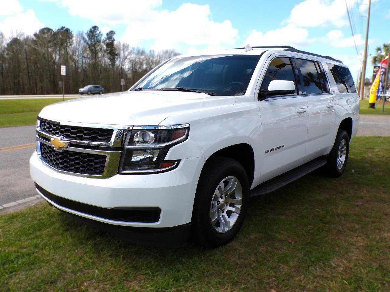 Used 2018 Chevrolet Suburban LT RWD image 4
