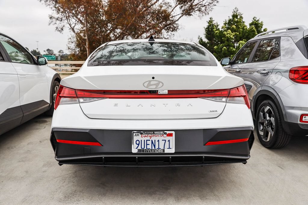 Certified 2025 Hyundai Elantra Limited FWD image 6