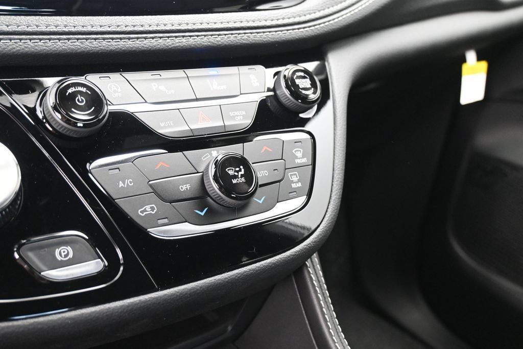 New 2027 Chrysler Pacifica Limited FWD image 21