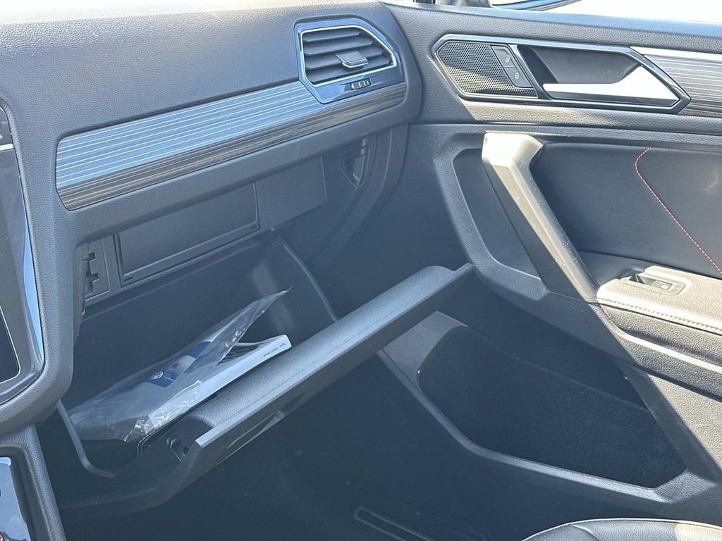 Used 2024 Volkswagen Tiguan Wolfsburg Edition image 32