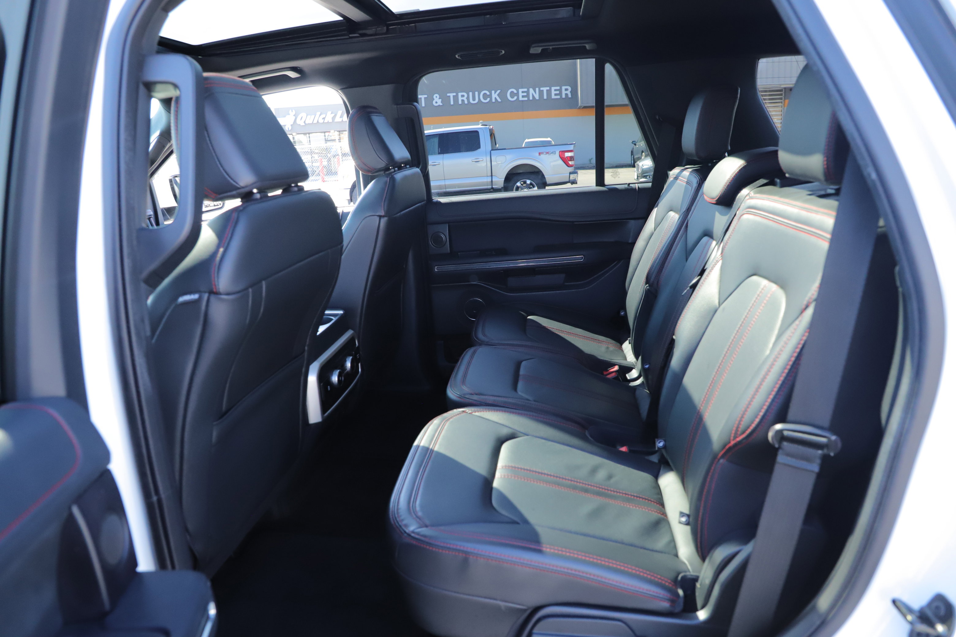 Used 2022 Ford Expedition Limited image 21