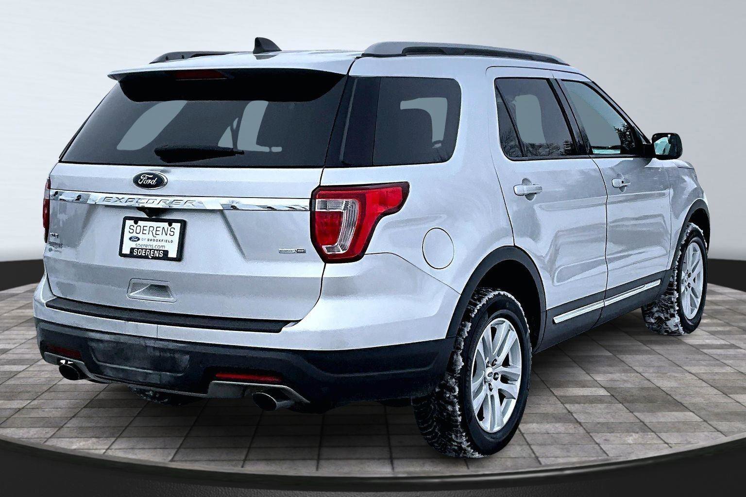 Used 2019 Ford Explorer XLT image 5