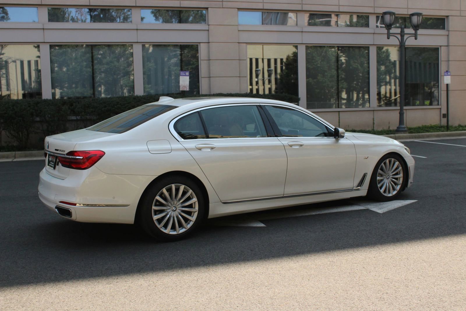Used 2017 BMW 750i xDrive AWD/4WD image 7