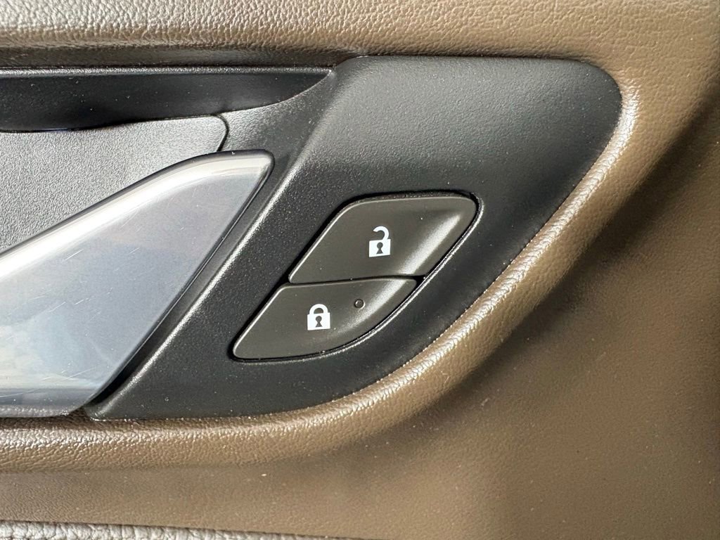 Used 2021 GMC Yukon Denali w/ Denali Premium Package image 13