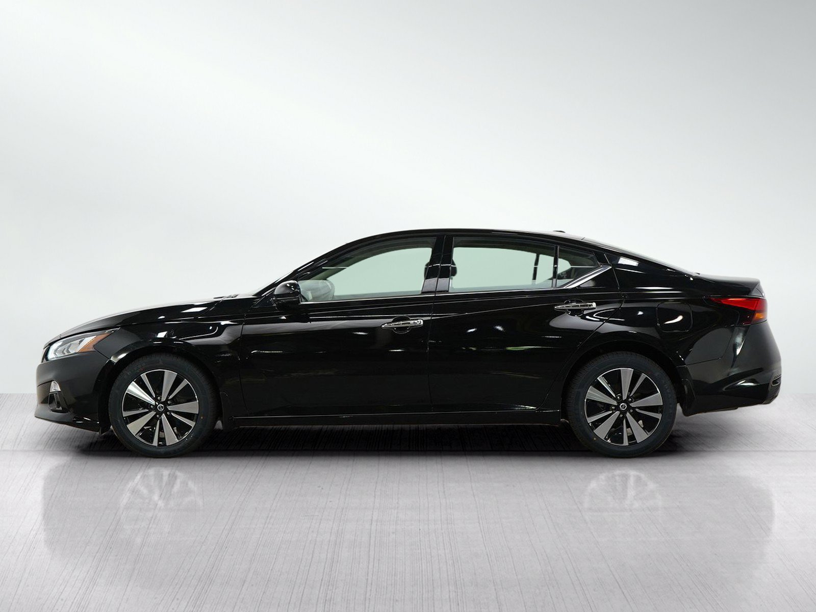 Used 2019 Nissan Altima 2.5 SV AWD/4WD image 2