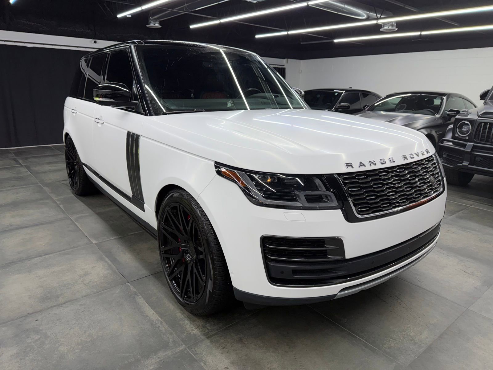 Used 2019 Land Rover Range Rover SV Autobiography Dynamic image 1