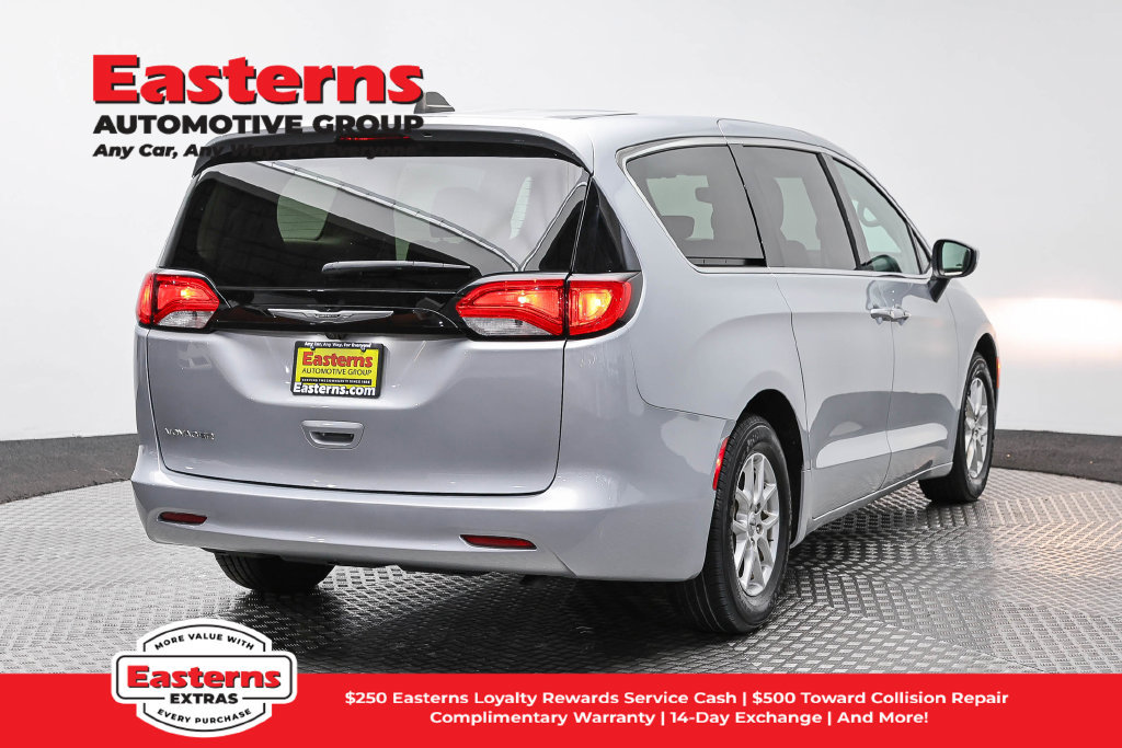 Used 2023 Chrysler Voyager LX FWD image 6