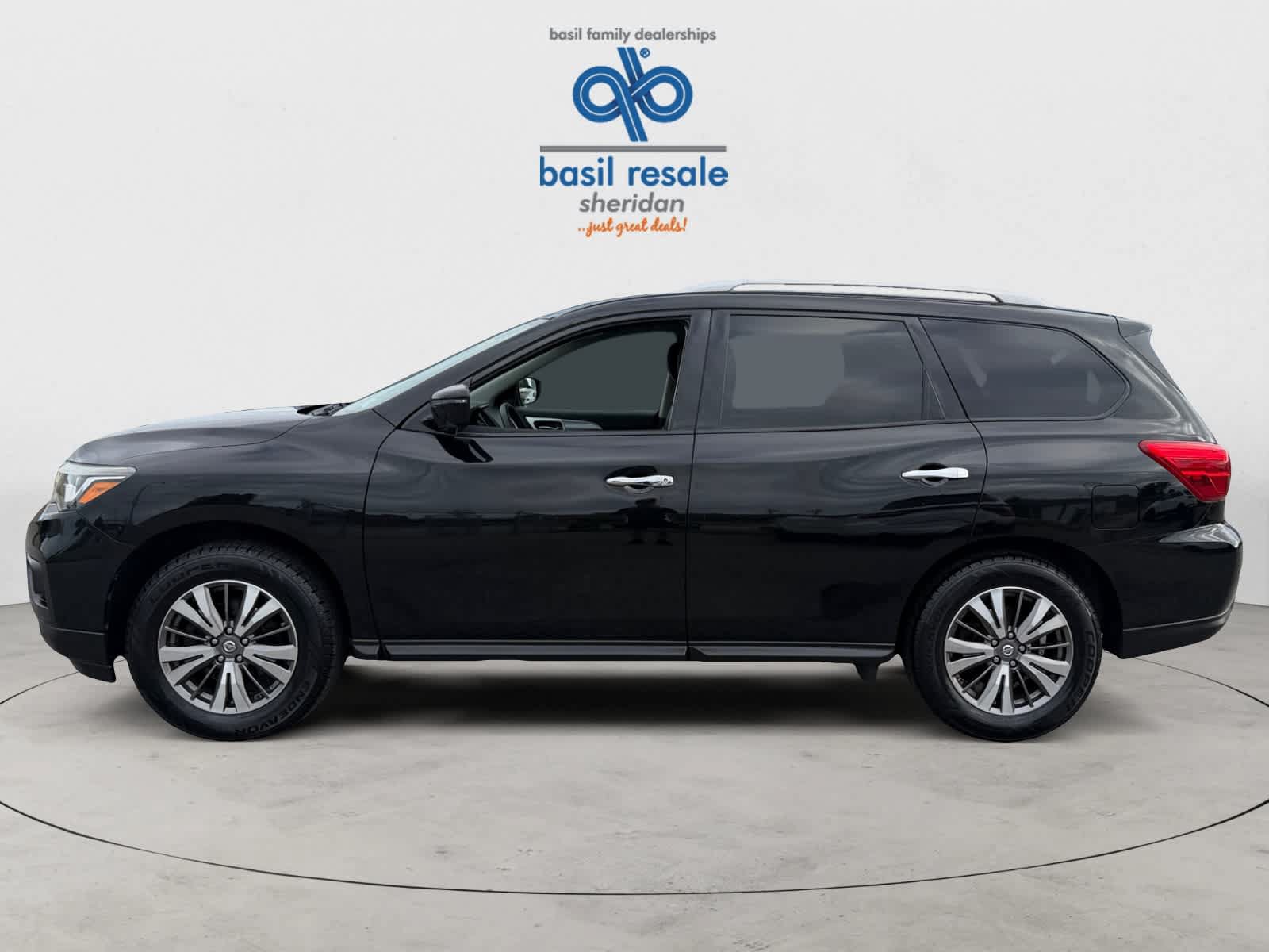 Used 2018 Nissan Pathfinder SL AWD/4WD image 3