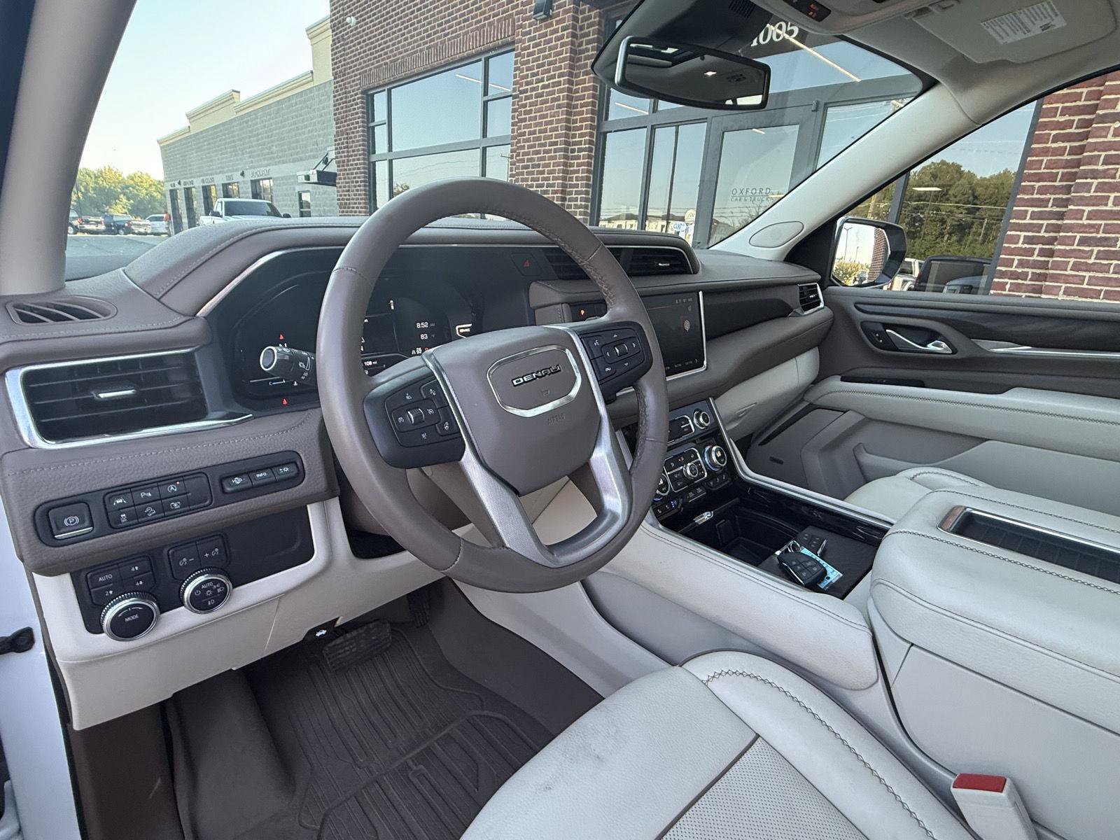 Used 2023 GMC Yukon XL Denali AWD/4WD image 15