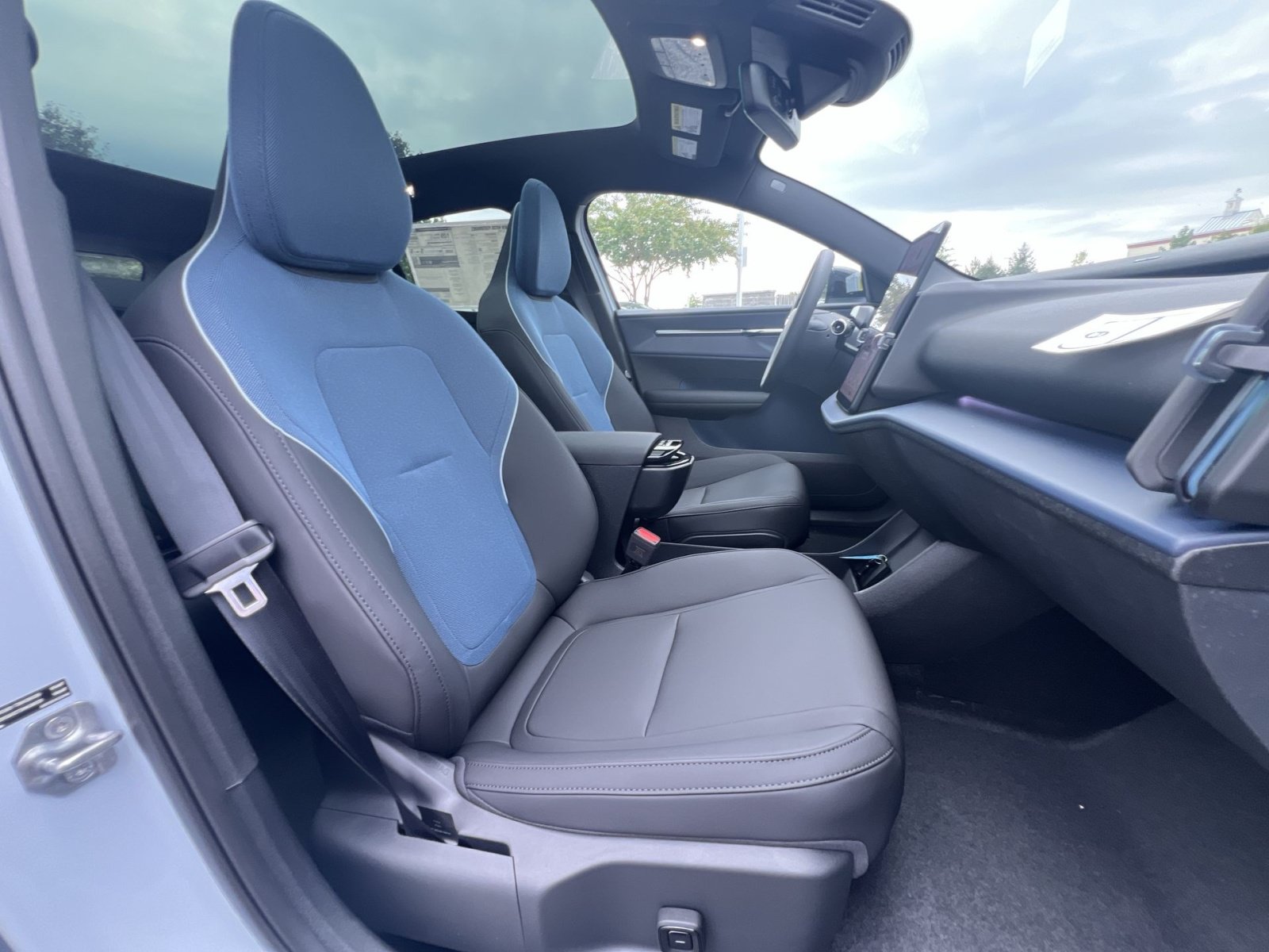 New 2026 Volvo EX30 Ultra w/ Protection Package Premier AWD/4WD image 27
