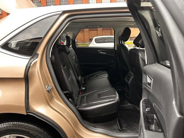 Used 2020 Ford Edge Titanium w/ Equipment Group 301A FWD image 18