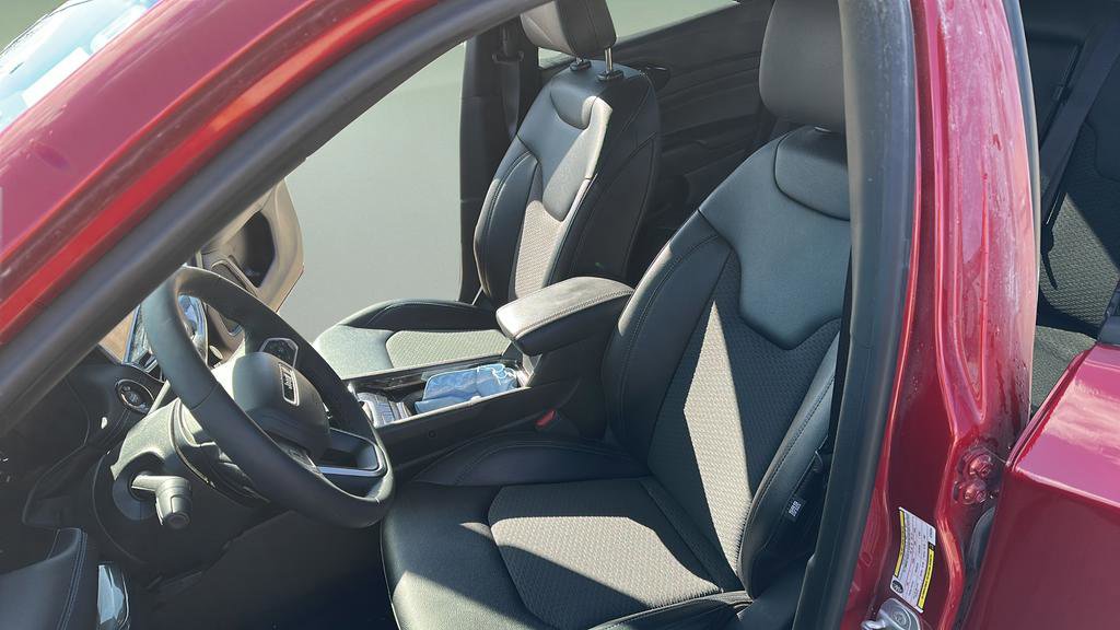 Used 2025 Jeep Compass Latitude w/ Altitude Special Edition image 18