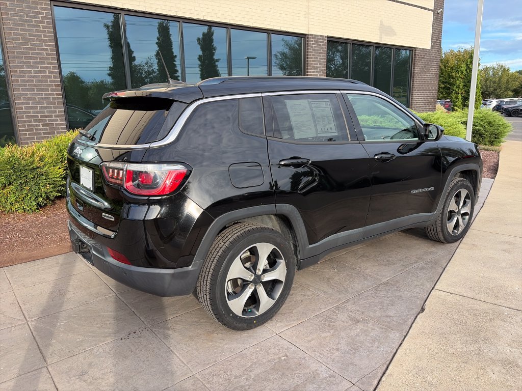Used 2018 Jeep Compass Latitude w/ Popular Equipment Group AWD/4WD image 5