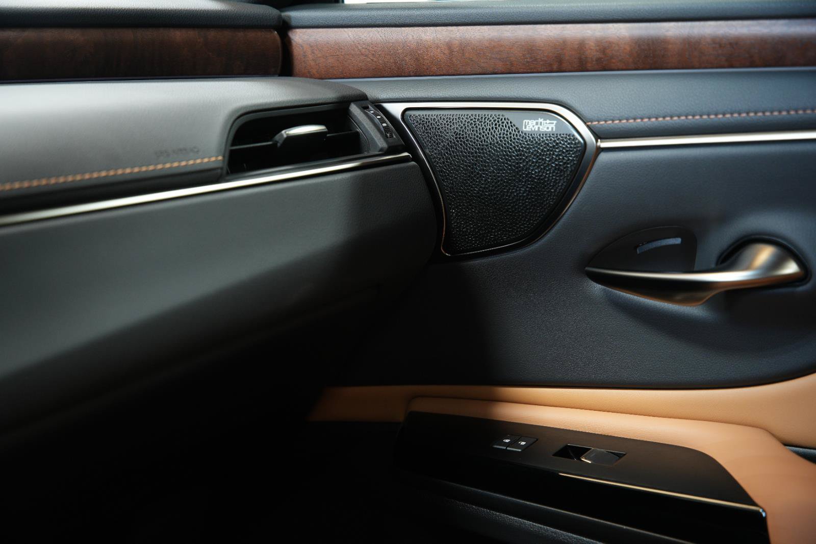 Used 2022 Lexus ES 350 Ultra Luxury w/ Accessory Package 2 FWD image 54