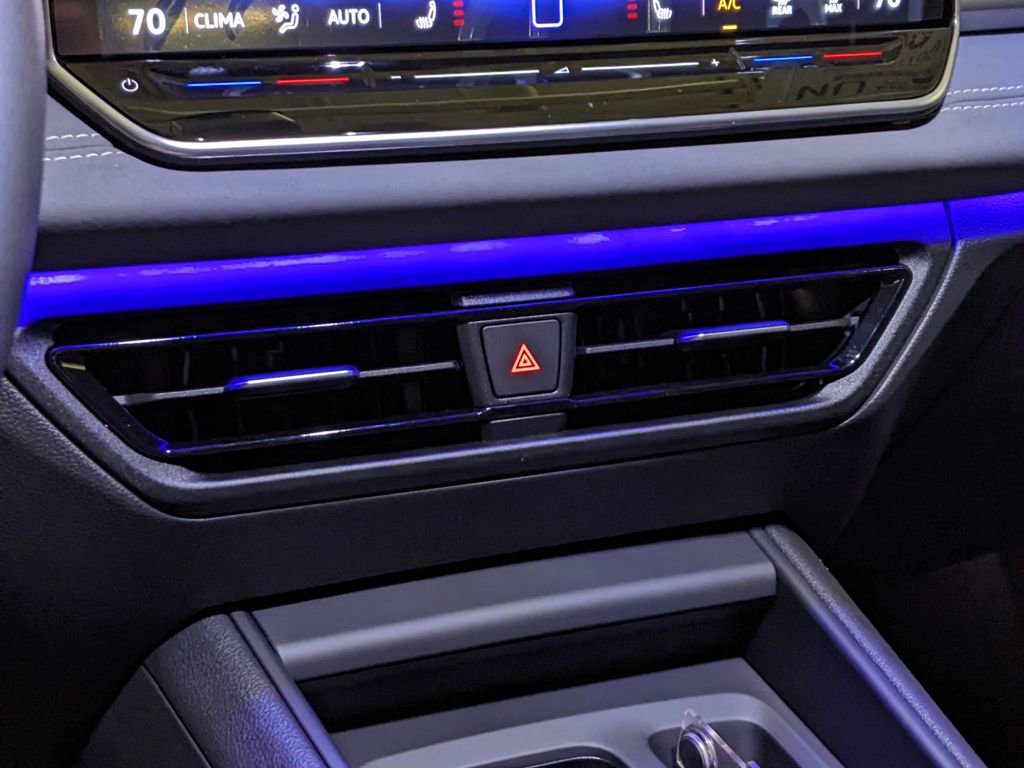 New 2026 Volkswagen Tiguan SE AWD/4WD image 18